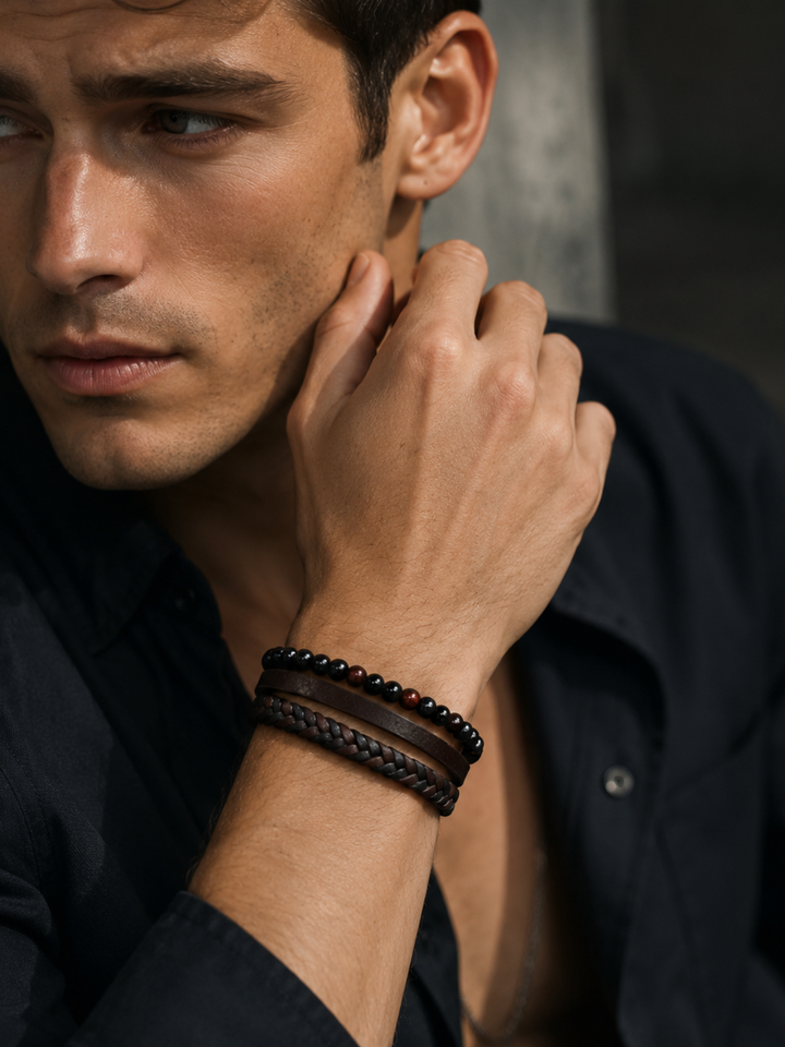 Mehrreihiges Lederarmband mit roten Tigeraugen