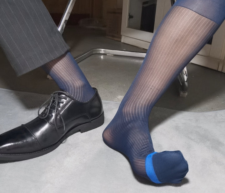 Herren Socken Anzugssocken Kniestrümpfe mit einem blauen Streifen - Herren Socken Anzugssocken Kniestrümpfe mit einem blauen Streifen - Schmale Streifen in Blau - BIMONI